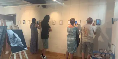 Autre angle de la galerie de l'exposition de Folie.