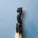 Dragon - Cette mine représente un dragon asiatique en position debout.