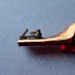 Scooter - Cette mine en position allongée, représente un scooter type Vespa.