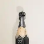 Citrouille d'Halloween - Sculpture miniature représentant une citrouille sculptée (jack-o'-lantern) avec visage gravé et queue.