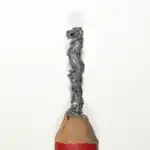 Dragon chinois - Sculpture miniature représentant un dragon asiatique au corps serpentin, avec écailles, griffes et gueule ouverte détaillées.